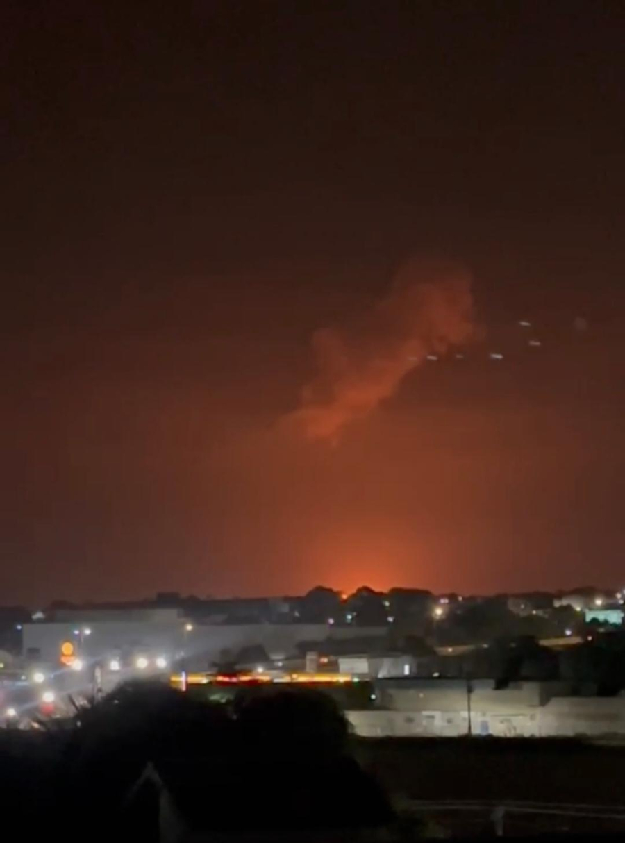 Forte Clarão é visto no céu nesta noite de Sábado por moradores de São Gonçalo e Região 