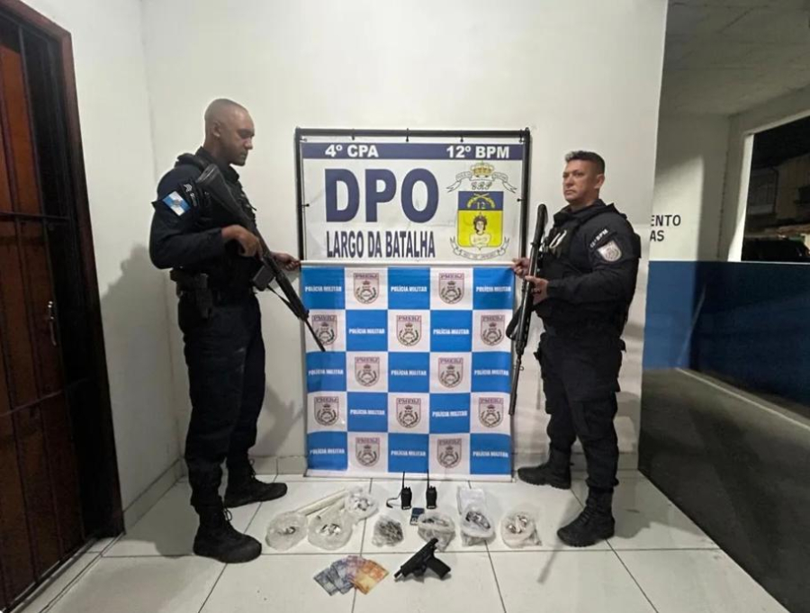 Dois homens são presos com arma e drogas na Comunidade da Grota, em Niterói