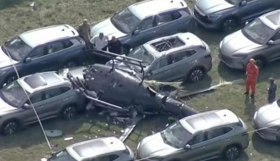 Helicópteros caem e atingem carros em pátio no Recreio dos Bandeirantes; seis pessoas morreram