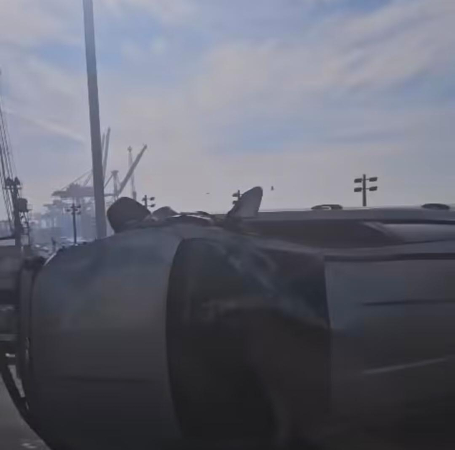 URGENTE: Carro capota na Ponte Rio-Niterói sentido Niterói 🚨