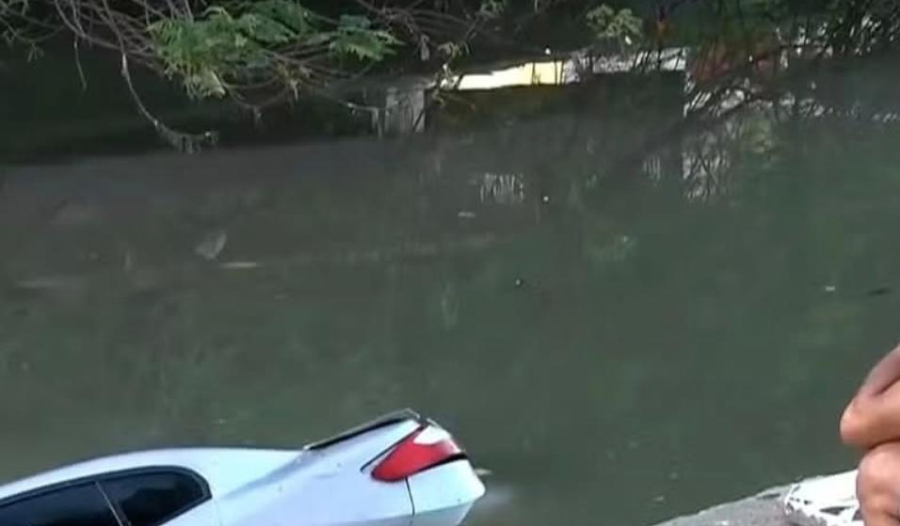 Mulher morre após carro cair no Rio Maracanã; filho dirigia veículo