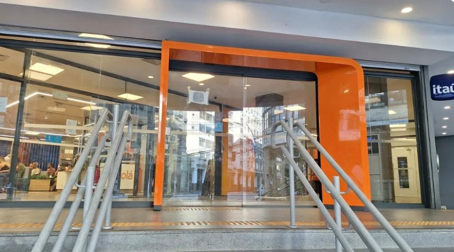 Clientes criticam atendimento no Itaú em Niterói
