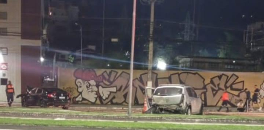 Acidente em Piratininga na frente da subestação da Enel 2 carros