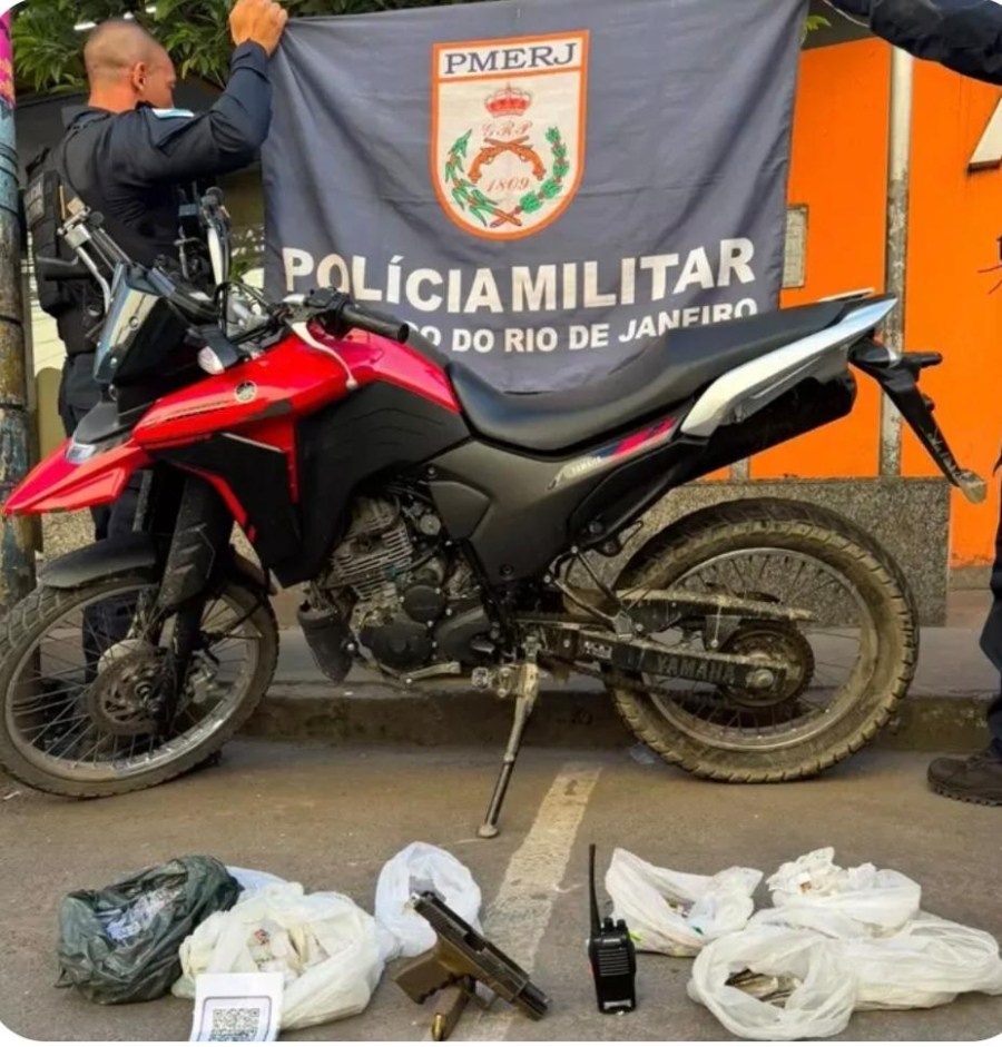 Polícia Militar faz operação no Jardim Catarina e prende três suspeitos