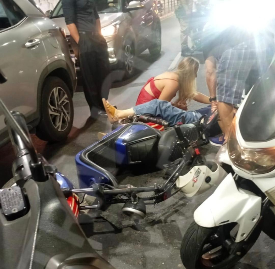 Acidente com moto elétrica em túnel deixa ferido e complica o trânsito em Niterói