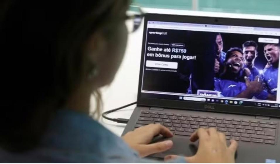Bets: 2,8 milhões de beneficiários do Bolsa Família e do BPC tiveram contas derrubadas
