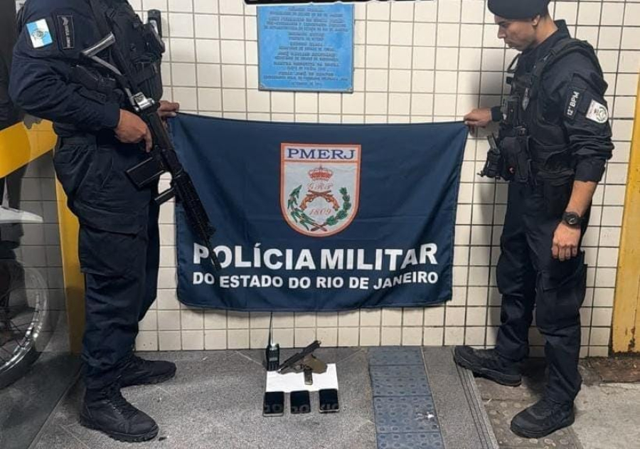 TRÊS SUSPEITOS DETIDOS E PISTOLA APREENDIDA Itaipu, Niterói  Equipes do 12BPM realizaram uma ação na comunidade Rato Molhado, em Itaipu, Niterói, nesta segunda-feira (13/07).