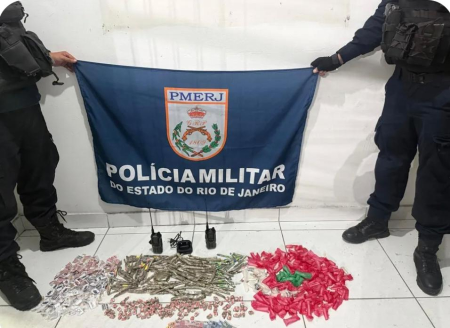 PM apreende drogas, arma, moto roubada e detém suspeitos em ações realizadas em Niterói