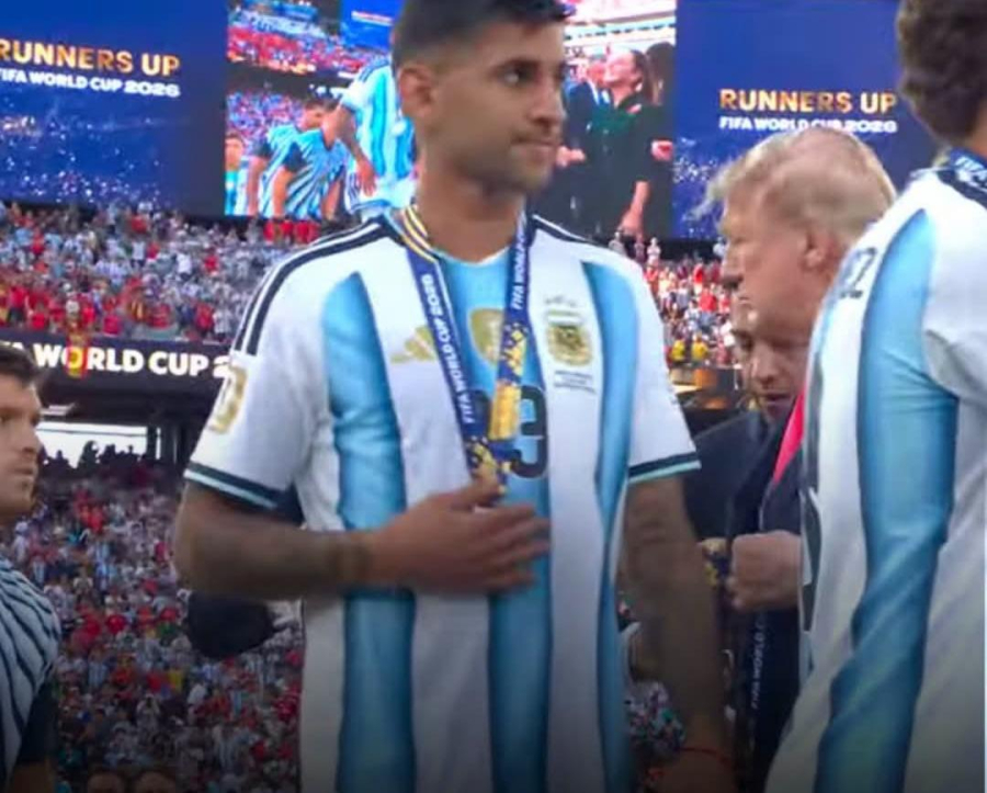 PRESIDENTE AMERICANO ENTREGOU MEDALHAS | Zagueiro da Argentina, Cristian Romero não cumprimentou Donaldo Trump
