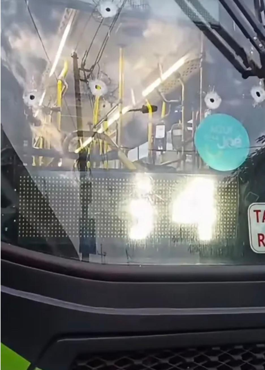 Policial reage a assalto em ônibus no Méier e homem em situação de rua é baleado na Zona Norte