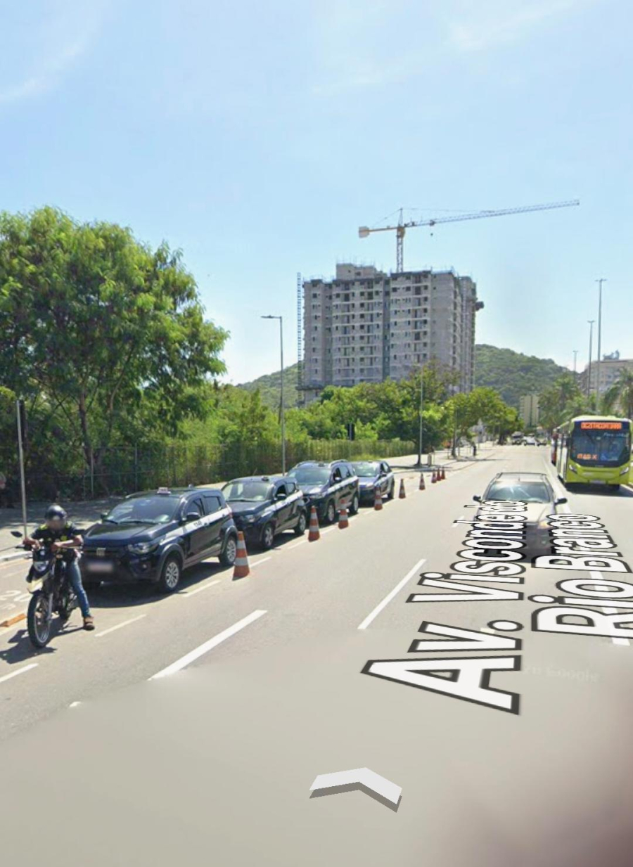 ACIDENTE em frente ao terminal Ônibus da 1001 atravessado