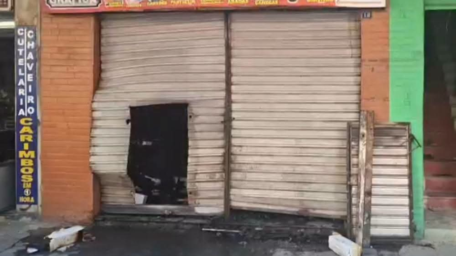 Dois moradores de rua foram presos por invadir, furtar e incendiar uma gráfica em Niterói