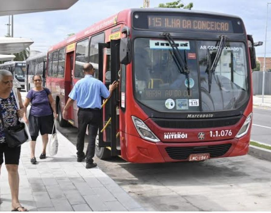 Ônibus gratuito para a população votar em Niterói 